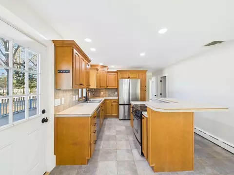25 Pershing Ave, Acushnet, MA 02743 photo 11