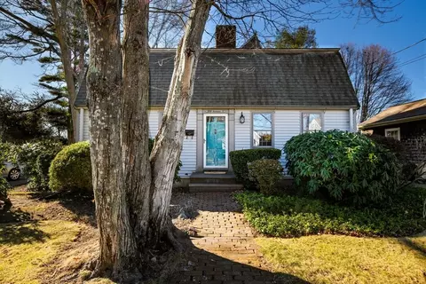1239 Roseanne St, New Bedford, MA 02740