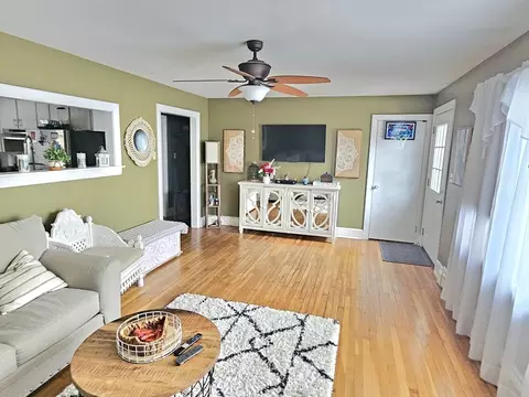 Living - 5 William St, Acushnet, MA 02743 photo 1 of 3