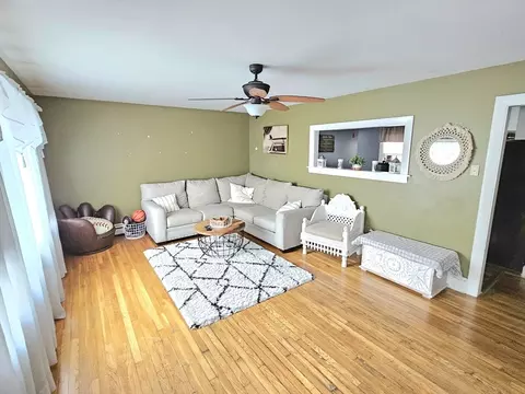 Living - 5 William St, Acushnet, MA 02743 photo 2 of 3