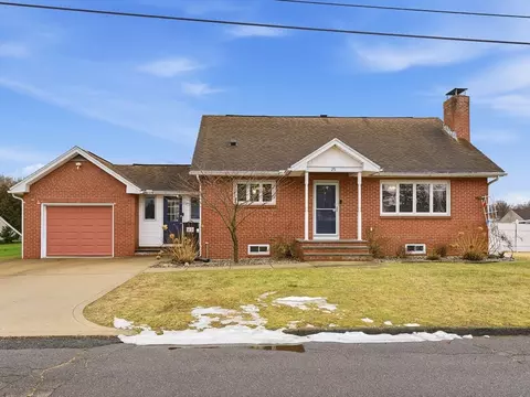 25 Dale St, Ludlow, MA 01056