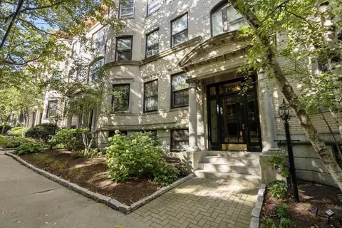 140 Fuller St #3, Brookline, MA 02446