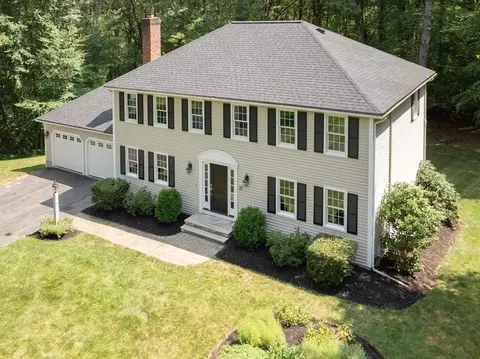 17 Forest Park Dr, Mendon, MA 01756