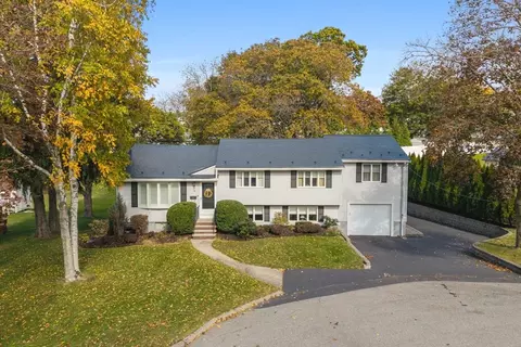 8 Mayflower Dr, Stoneham, MA 02180