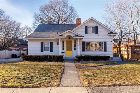 19 Highland Ter, Worcester, MA 01602