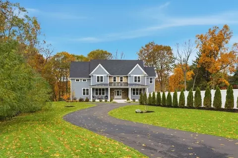 Exterior - 4 Chatham Ln, Danvers, MA 01923 photo 3 of 8