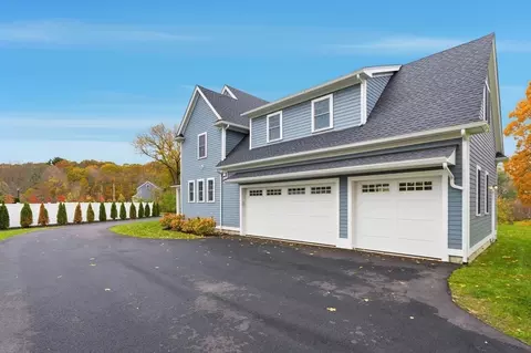 Exterior - 4 Chatham Ln, Danvers, MA 01923 photo 4 of 8