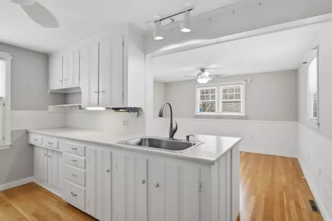 44 Amanda St, Springfield, MA 01118 photo 9
