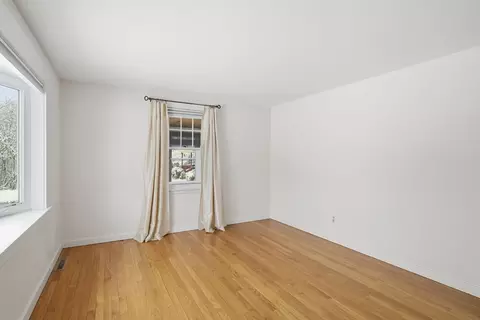 44 Amanda St, Springfield, MA 01118 photo 6