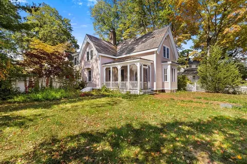 34 Thoreau St #34, Concord, MA 01742