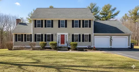 127 Hillcrest Rd, Whitinsville, MA 01588