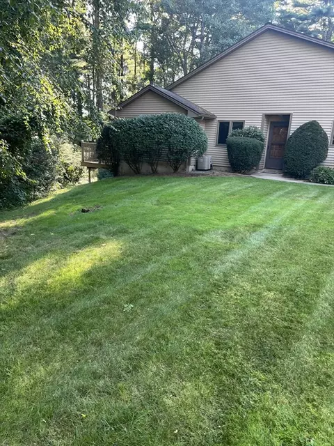 929 Shaker Rd #18, Westfield, MA 01085