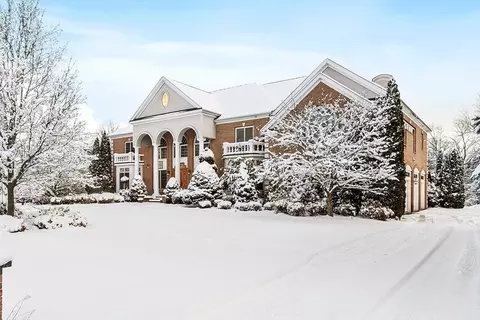 30 Bridle Path, Shrewsbury, MA 01545