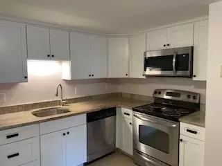 870 Haverhill St #2B, Rowley, MA 01969