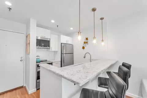 133 Commander Shea Blvd #203, Quincy, MA 02171