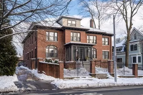 157 Babcock St #1, Brookline, MA 02446