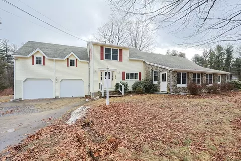 576 Reservoir St, Holden, MA 01520