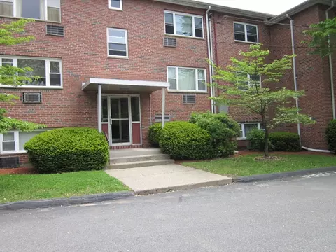 73 Walnut St #6, Newton, MA 02460