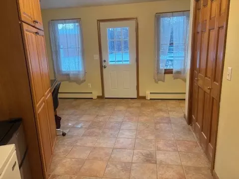 Entry Way - 94 E Charlton Rd, Spencer, MA 01562 photo 1 of 3