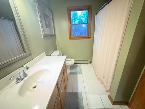 Bath - 94 E Charlton Rd, Spencer, MA 01562 photo 2 of 5