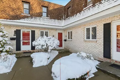 153 Porter Lake Dr #153, Springfield, MA 01106