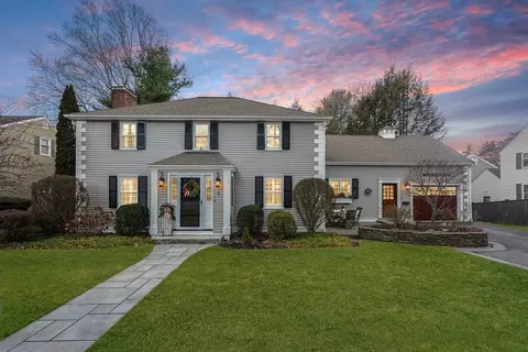 9 Elmcrest Cir, Melrose, MA 02176