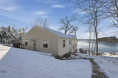 131 Hemlock Shore Rd, Lakeville, MA 02347