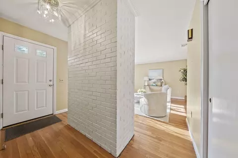 Entry Way - 22 Walnut Knls, Canton, MA 02021 photo 3 of 3