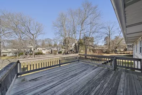 Exterior - 22 Walnut Knls, Canton, MA 02021 photo 3 of 4