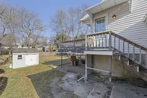 Exterior - 22 Walnut Knls, Canton, MA 02021 photo 1 of 4