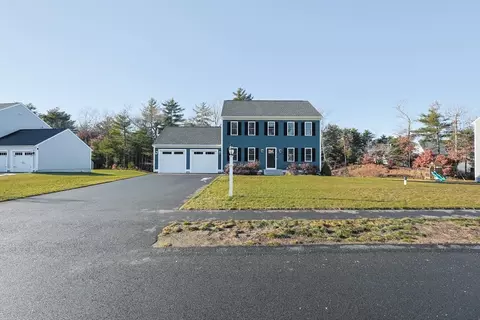 17 Cobblestone Ln, Middleboro, MA 02346