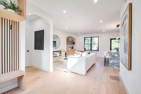 290 Watertown St #2, Newton, MA 02458