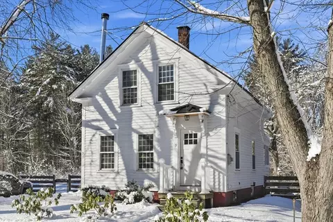 9 Elmwood St, Salisbury, MA 01952