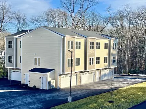 19 Dyer St #19, Rockland, MA 02370