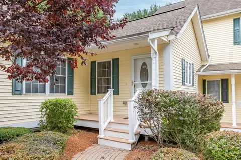 7 Brooksbie Rd #2, Bedford, MA 01730
