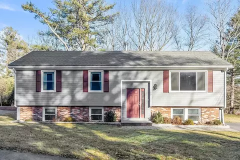15 Hickory Hill Rd, Wakefield, MA 01880