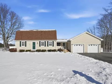 85 Red Fox Dr, Agawam, MA 01030