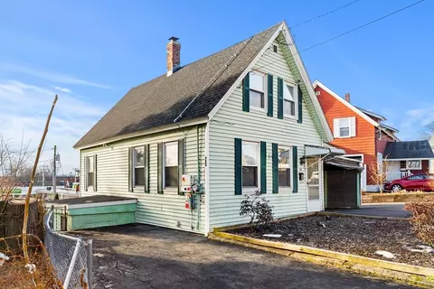 28 Liberty St, Lowell, MA 01851