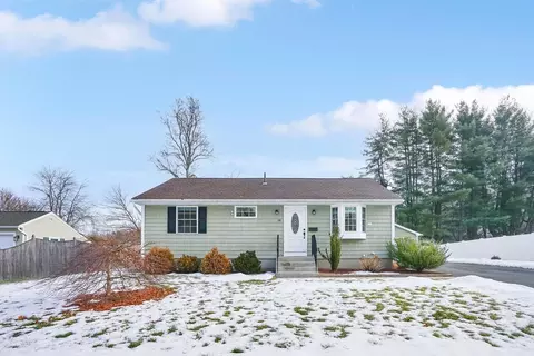19 Anne St, East Longmeadow, MA 01028