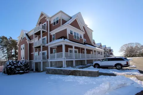 57 Long Point Rd #208, Lakeville, MA 02347