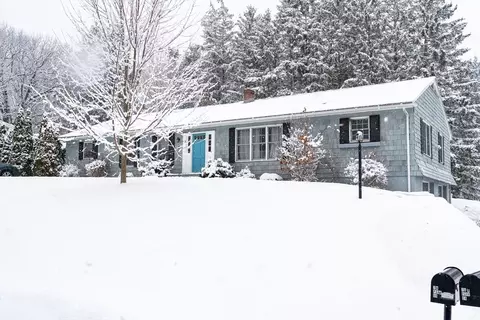 2 W Park Dr, Easthampton, MA 01027