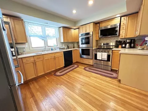 147 Pine St, Dedham, MA 02026 photo 2