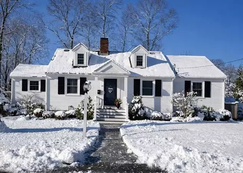 19 Lantern Ln, Hingham, MA 02043 photo 2