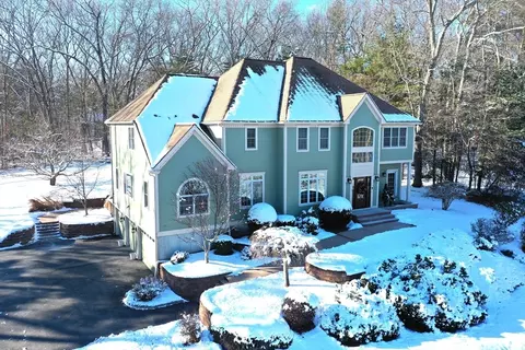 26 Dover Dr, Walpole, MA 02081