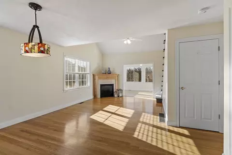 Living - 2 Marble Farm Rd #2, Maynard, MA 01754 photo 2 of 4