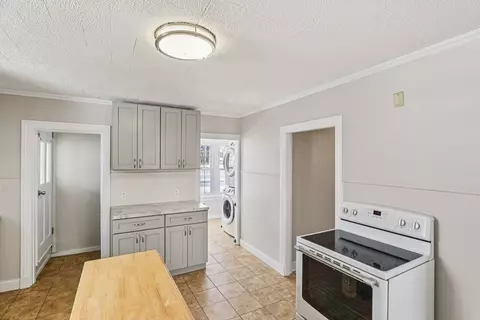 Entry Way - 113 W Main, Dudley, MA 01571 photo 3 of 3