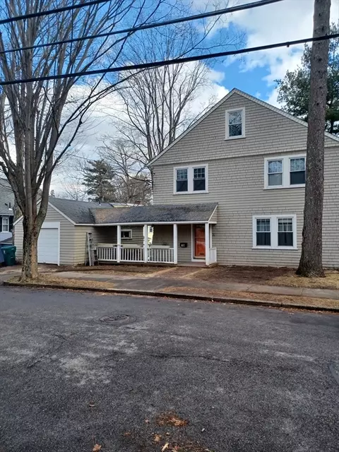 12 Oakwood Rd, Auburndale, MA 02466