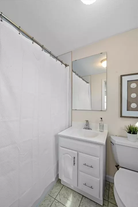Bath - 70 Maverick St, Marblehead, MA 01945 photo 3 of 4