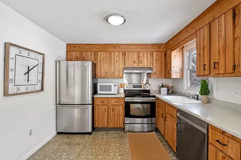 Kitchen - 70 Maverick St, Marblehead, MA 01945 photo 2 of 3