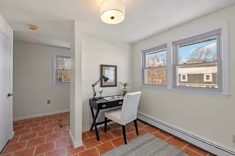 Entry Way - 70 Maverick St, Marblehead, MA 01945 photo 2 of 4